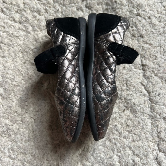 Moschino: Kid's Trending Fashion Quilted Metallic Black Leather Mary Janes Sz 28 - Picture 3 of 11